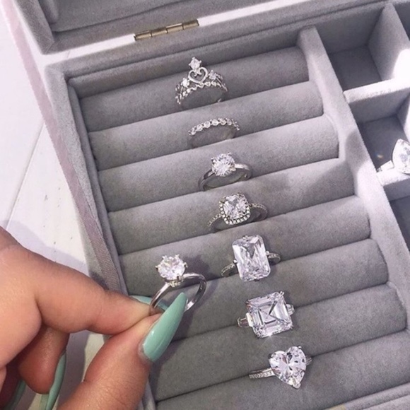 5.62-9.52Ct Three Stone Emerald Asscher White Sapphire Ring - Picture 14 of 15